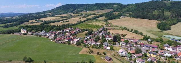 Letecký pohled na obec Tatobity